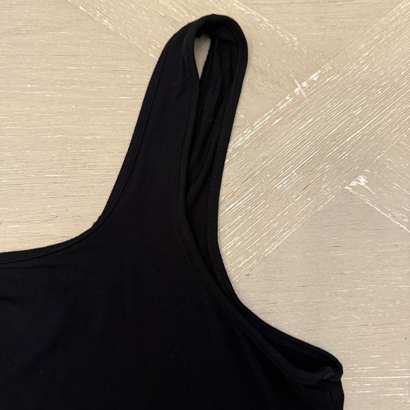 SHEIN Black Cropped Tank Top for rompers or overalls - Picture 2 of 4